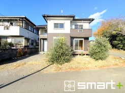 ～閑静な住宅街の立地～
・周辺は閑静な住宅街となっておりますので、静かな暮らしをご実現いただけます。
・前面道路の交通量も多くないので、小さなお子様がいるご家庭でもご安心ですね。
