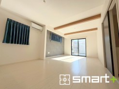 ~ナチュラルな色彩のLDK~
・自然な風合いの色味で纏められたLDKは家具のコーディネートもしやすくなっております。
・どんなインテリアにするか、考えるだけでも楽しくなりますね。