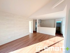 ～余裕の空間が広がるＬＤＫ～
・２０帖あるＬＤＫはご家族団らんのお時間を余裕の広さで演出してくれます。
・ご内覧の際は家具の配置などもイメージしながらご覧くださいませ。
