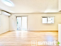 ～穏やかな陽の入るＬＤＫ～
・大きな窓のあるＬＤＫは陽当りも良好で明るい空間となっております。
・ご家族団らんなど過ごす時間の多いＬＤＫが明るいのは嬉しいポイントですね。
(2号棟)