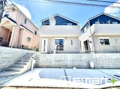 ～ネイビーとホワイトのツートンカラー～
・重厚感のあるネイビーと清潔感のあるホワイトの組み合わせで、洗練されたクールな雰囲気に。
・すっきりと洗練された印象のお住まいになりますね。