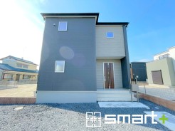 ～モダンな印象を与える外観～
・シックな色彩の２トーンカラーを採用する事でモダンでお洒落な印象の外観となっております。
・毎日家に帰ってくることが誇らしくなる高級感のある仕様。
