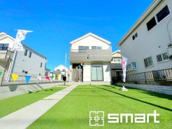 ～スタイリッシュな外観～
・重厚感のあるグレーと清潔感のあるホワイトの組み合わせで、洗練されたクールな雰囲気に。
・２色のコントラストがオシャレでスタイリッシュな外観に見せてくれますね。