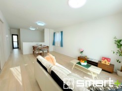 ～日当り良好のＬＤＫ～
・穏やかな陽だまりに包まれる居心地の良いＬＤＫは、ご家族が自然と集まる憩いのスペースに。
・柔らかみのあるナチュラルカラーで、家具やカーテンの色も選びやすいです。