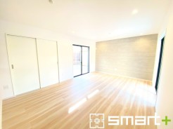 ～家族団らんにピッタリのＬＤＫ～
・穏やかな陽だまりに包まれる居心地の良いＬＤＫは、ご家族が自然と集まる憩いのスペースに。
・家事をしながらご家族との会話が楽しめる人気のカウンターキッチンも魅力。