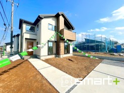 ～モダンな印象の外観～
・木目調の外壁アクセントは幅広いテイストにマッチし、住まいに温かみを与えてくれる人気のデザイン。
・見た目に重厚感が生まれ、高級感のある仕様となっております。