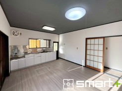 ～ナチュラルな色彩のＬＤＫ～
・自然な風合いの色味で纏められたＬＤＫは家具のコーディネートもしやすくなっております。
・どんなインテリアにするか、考えるだけでも楽しくなりますね。
