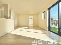 ～穏やかな陽の入るＬＤＫ～
・大きな窓のあるＬＤＫは陽当りも良好で明るい空間となっております。
・ご家族団らんなど過ごす時間の多いＬＤＫが明るいのは嬉しいポイントですね。
(Ｂ号棟)