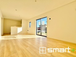 ～日当り良好のＬＤＫ～
・穏やかな陽だまりに包まれる居心地の良いＬＤＫは、ご家族が自然と集まる憩いのスペースに。
・柔らかみのあるナチュラルカラーで、家具やカーテンの色も選びやすいです。
