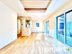 ～ナチュラルな色彩のＬＤＫ～
・自然な風合いの色味で纏められたＬＤＫは家具のコーディネートもしやすくなっております。
・どんなインテリアにするか、考えるだけでも楽しくなりますね。
