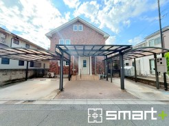 ～閑静な住宅街の立地～
・周辺は閑静な住宅街となっておりますので、静かな暮らしをご実現いただけます。
・前面道路の交通量も多くないので、小さなお子様がいるご家庭でもご安心ですね。
