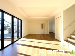 ～リビング収納のあるプラン～
・意外と少ないリビング収納をしっかりとご用意。
・掃除機や買い溜めしたティッシュ、トイレットペーパーなど様々なものが収納可能です。
