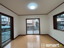 ～余裕の空間が広がるＬＤＫ～
・10.2帖あるＬＤＫはご家族団らんのお時間を余裕の広さで演出してくれます。
・ご内覧の際は家具の配置などもイメージしながらご覧くださいませ。
