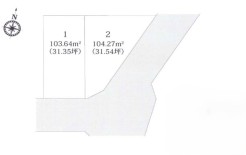 ～陽当りの良い南道路の立地～
・南側に道路がございますので、穏やかな陽の入る陽当り良好なお住まい。
・将来的にも陽当りが確保されているのが嬉しいポイントですね。

