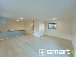 ～日当り良好のＬＤＫ～
・穏やかな陽だまりに包まれる居心地の良いＬＤＫは、ご家族が自然と集まる憩いのスペースに。
・家事をしながらご家族との会話が楽しめる人気のカウンターキッチンも魅力。
