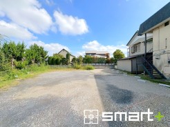 ～閑静な住宅街の立地～
・周辺は閑静な住宅街となっておりますので、静かな暮らしをご実現いただけます。
・前面道路の交通量も多くないので、小さなお子様がいるご家庭でもご安心ですね。
