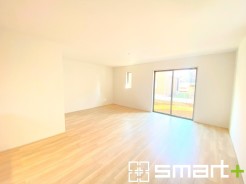 ～穏やかな陽の入るＬＤＫ～
・大きな窓のあるＬＤＫは陽当りも良好で明るい空間となっております。
・ご家族団らんなど過ごす時間の多いＬＤＫが明るいのは嬉しいポイントですね。
(Ａ号棟)