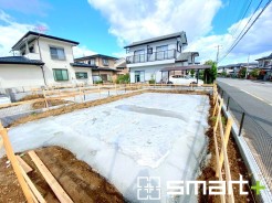 ～ベタ基礎でしっかりとした土台～
・コンクリートの中に鉄筋を配し強度を高めた「ベタ基礎」を採用。
・しっかりとした土台を造ったうえで、その上に建物が築造されていきます。
