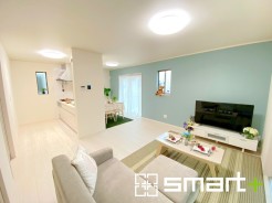 ～穏やかな陽の入るＬＤＫ～
・穏やかな陽だまりに包まれる居心地の良いＬＤＫは、ご家族が自然と集まる憩いのスペースに。
・料理と洗濯、片付けなど並行して家事を進める時に便利な回遊動線。