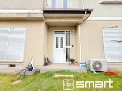 ～お住まいの顔「玄関」～
・毎日お出かけの際もご帰宅の際も通る玄関。
・ドアの交換や鍵の交換・追加などもお気軽にご相談くださいませ。
