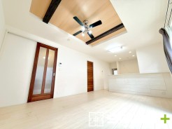 ～余裕の空間が広がるＬＤＫ～
・16帖あるＬＤＫはご家族団らんのお時間を余裕の広さで演出してくれます。
・ご内覧の際は家具の配置などもイメージしながらご覧くださいませ。
