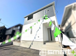 ～スタイリッシュな外観～
・重厚感のあるグレーと清潔感のあるホワイトの組み合わせで、洗練されたクールな雰囲気に。
・２色のコントラストがオシャレでスタイリッシュな外観に見せてくれますね。

