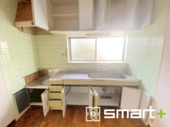 ～空間を有効活用～
・キッチンは対面式ではなく壁側にございますので、お部屋の中の空間を有効活用できます。
・現地ではぜひ家具の配置などもイメージしながらご見学くださいませ。
