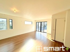 ～余裕の空間が広がるＬＤＫ～
・２２.５帖あるＬＤＫはご家族団らんのお時間を余裕の広さで演出してくれます。
・ご内覧の際は家具の配置などもイメージしながらご覧くださいませ。
(１号棟)