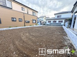 ～ベタ基礎でしっかりとした土台～
・コンクリートの中に鉄筋を配し強度を高めた「ベタ基礎」を採用。
・しっかりとした土台を造ったうえで、その上に建物が築造されていきます。
