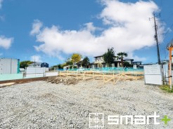 ～ベタ基礎でしっかりとした土台～
・コンクリートの中に鉄筋を配し強度を高めた「ベタ基礎」を採用。
・しっかりとした土台を造ったうえで、その上に建物が築造されていきます。
