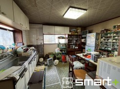 ～リビングを有効活用～
・キッチンは対面式ではなく壁側にございますので、お部屋の中の空間を有効活用できます。
・現地ではぜひ家具の配置などもイメージしながらご見学くださいませ。
