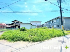 ～閑静な住宅街の立地～
・周辺は閑静な住宅街となっておりますので、静かな暮らしをご実現いただけます。
・前面道路の交通量も多くないので、小さなお子様がいるご家庭でもご安心ですね。

