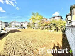 ～閑静な住宅街の立地～
・周辺は閑静な住宅街となっておりますので、静かな暮らしをご実現いただけます。
・前面道路の交通量も多くないので、小さなお子様がいるご家庭でもご安心ですね。
