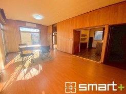 ～穏やかな陽の入るＬＤＫ～
・大きな窓のあるＬＤＫは陽当りも良好で明るい空間となっております。
・ご家族団らんなど過ごす時間の多いＬＤＫが明るいのは嬉しいポイントですね。
