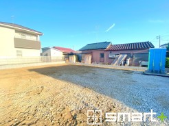 ～ベタ基礎でしっかりとした土台～
・コンクリートの中に鉄筋を配し強度を高めた「ベタ基礎」を採用。
・しっかりとした土台を造ったうえで、その上に建物が築造されていきます。
