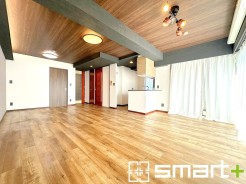 ～余裕の空間が広がるＬＤＫ～
・約20帖あるＬＤＫはご家族団らんのお時間を余裕の広さで演出してくれます。
・ご内覧の際は家具の配置などもイメージしながらご覧くださいませ。
