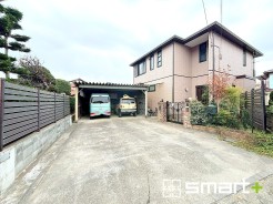 ～駐車場は4台分ご用意～
・駐車場は4台分ございますので、車通勤の方や複数台お持ちの方にもお勧めのお住まいです。
・ご来客の際も安心の余裕の敷地です。
