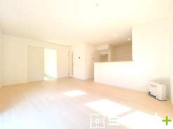 ～余裕の空間が広がるＬＤＫ～
・１７.５帖あるＬＤＫはご家族団らんのお時間を余裕の広さで演出してくれます。
・ご内覧の際は家具の配置などもイメージしながらご覧くださいませ。
(３号棟)