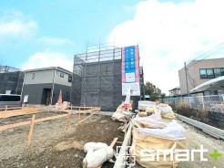 ～ベタ基礎でしっかりとした土台～
・コンクリートの中に鉄筋を配し強度を高めた「ベタ基礎」を採用。
・しっかりとした土台を造ったうえで、その上に建物が築造されていきます。
