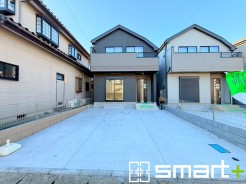 ～モダンな印象を与える外観～
・シックな色彩の２トーンカラーを採用する事でモダンでお洒落な印象の外観となっております。
・毎日家に帰ってくることが誇らしくなる高級感のある仕様。