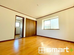 ～ナチュラルな色彩のＬＤＫ～
・自然な風合いの色味で纏められたＬＤＫは家具のコーディネートもしやすくなっております。
・どんなインテリアにするか、考えるだけでも楽しくなりますね。
