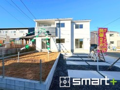 ～スタイリッシュな外観～
・ホワイトとグレーのツートンカラーでオシャレな外観です。
・白とグレーのコントラストが美しく落ち着きのあるデザインの外観となっております。
(１号棟)