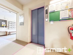 ～もちろんエレベーター付き～
・上の階でも安心、エレベーターが設置されております。
・負担の大きな階段の上り下りがなく生活利便性に優れ、将来的にも安心ですね。
