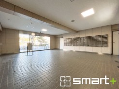 ～鍵付きの郵便受け～
・郵便受けは当然鍵が付いておりますので、プライバシーが守られます。
・ご内覧の際は共用部もしっかりとご見学くださいませ。
