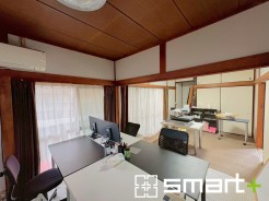 ～ナチュラルな色彩の洋室～
・自然な風合いの色味で纏められた洋室は家具のコーディネートもしやすくなっております。
・どんなインテリアにするか、考えるだけでも楽しくなりますね。
