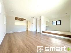 ～余裕の空間が広がるＬＤＫ～
・２３.８帖あるＬＤＫはご家族団らんのお時間を余裕の広さで演出してくれます。
・ご内覧の際は家具の配置などもイメージしながらご覧くださいませ。
