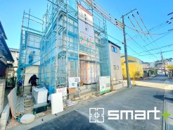 ～モダンな印象を与える外観～
・シックな色彩の２トーンカラーを採用する事でモダンでお洒落な印象の外観となっております。
・毎日家に帰ってくることが誇らしくなる高級感のある仕様。
(１号棟)