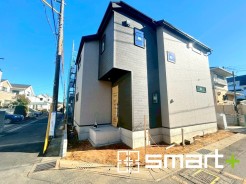 ～モダンな印象を与える外観～
・シックな色彩の２トーンカラーを採用する事でモダンでお洒落な印象の外観となっております。
・毎日家に帰ってくることが誇らしくなる高級感のある仕様。
