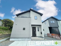 ～モノトーンでシンプルカラーの外観～
・モノトーンでまとめられた外観はシンプルながらスタイリッシュでおしゃれな仕上がりになります。
・使用する色味が少なく落ち着いた雰囲気で高級感も感じられますね。
(６号棟)
