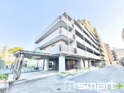 ～堂々とした大型のマンション～
・総戸数の多い大型のマンションですので、外観の迫力もあり誇りに思えるようなお住まいとなっております。
・ぜひ現地でご体感くださいませ。
